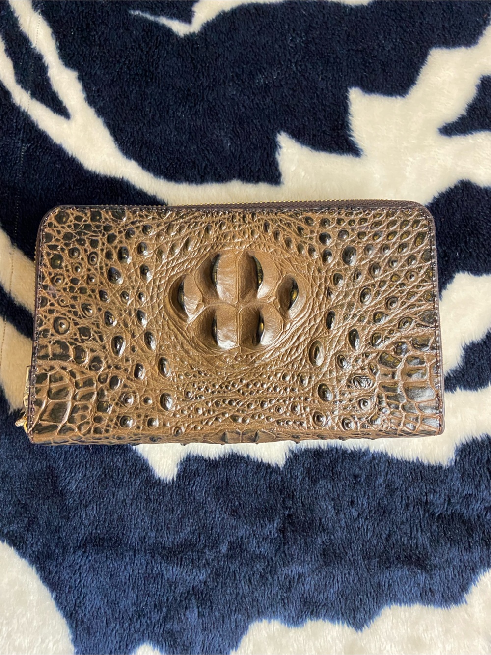 Brown Faux Crocodile Croc-Embossed Organizer Wallet Clutch Purse Zip Brown